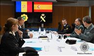 La policia rep la visita del nou cap de la Guàrdia Civil a Catalunya